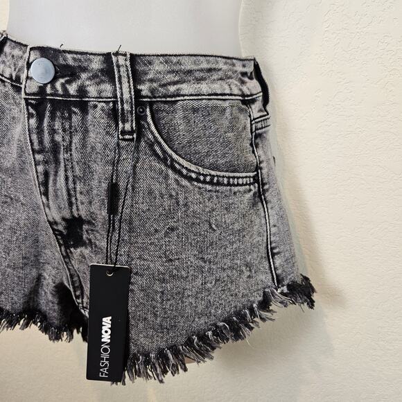 Fashion Nova Beach Party Cheeky Cut Off Denim Short Black Rip Jean Frayed Size 5 - Picture 7 of 14